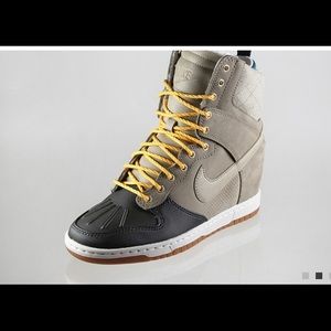 NIKE DUNK SKY HI SNEAKERBOOT (Womens)